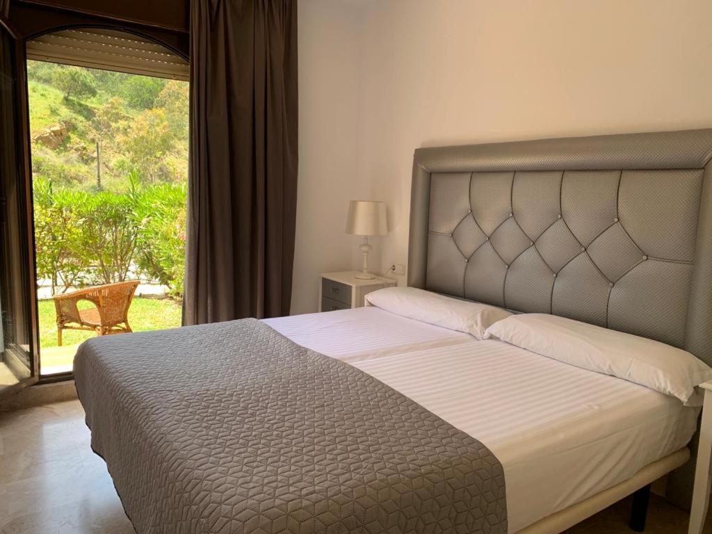 Apartamento Espacioso Muy Tranquilo Con Piscinas Y Jardines Cercano A La Playa Estepona Eksteriør bilde