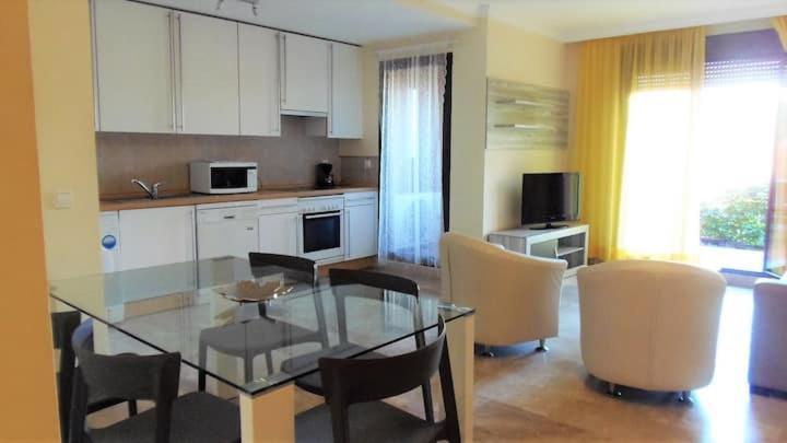 Apartamento Espacioso Muy Tranquilo Con Piscinas Y Jardines Cercano A La Playa Estepona Eksteriør bilde