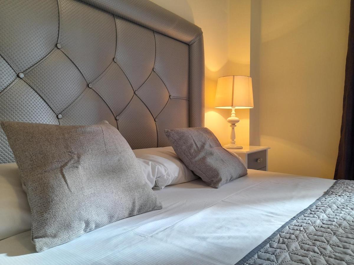Apartamento Espacioso Muy Tranquilo Con Piscinas Y Jardines Cercano A La Playa Estepona Eksteriør bilde